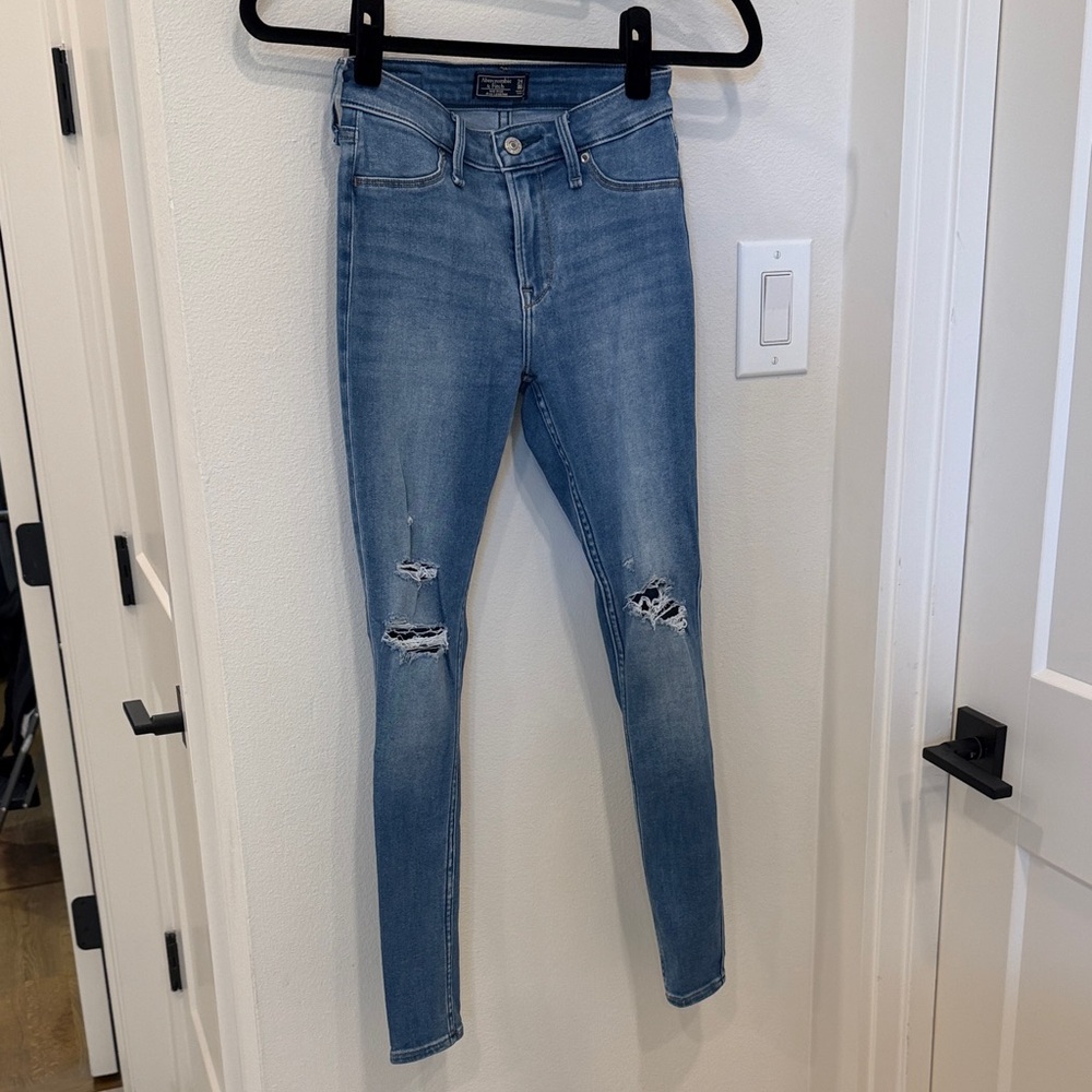 Women's Blue Abercrombie Distressed Jeans